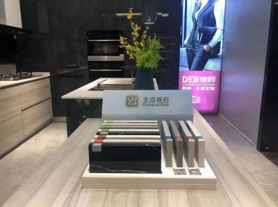 縣政府副縣長周素梅、文旅局副局徐遠志一行蒞臨聯弘科技調研指導